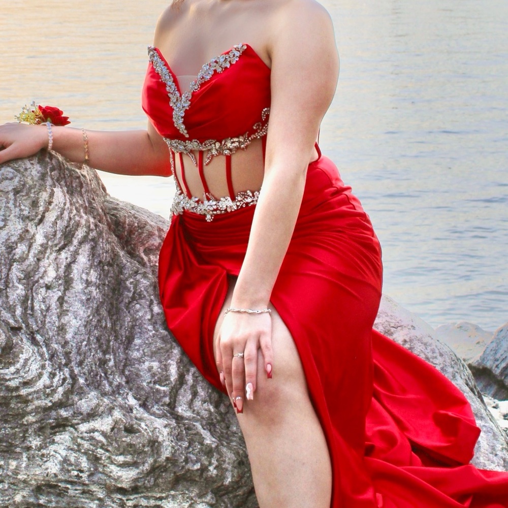 Elegant prom Red Strapless Evening Gown